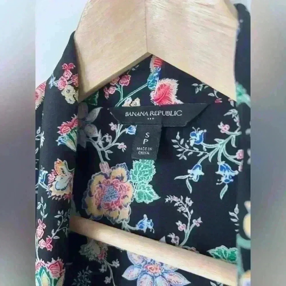 Banana Republic Black Floral Sleeveless Romantic Coastal Blouse Small - Picture 4 of 6